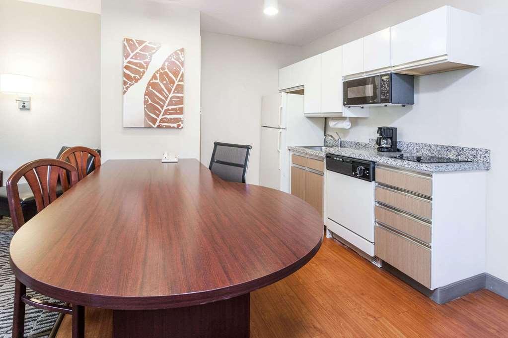 Mainstay Suites Detroit 오번 힐스 객실 사진
